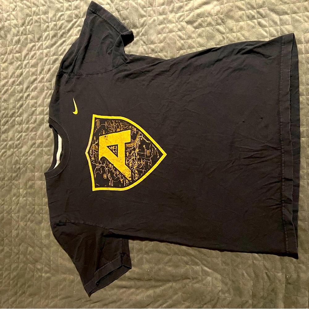 Nike Army shirt